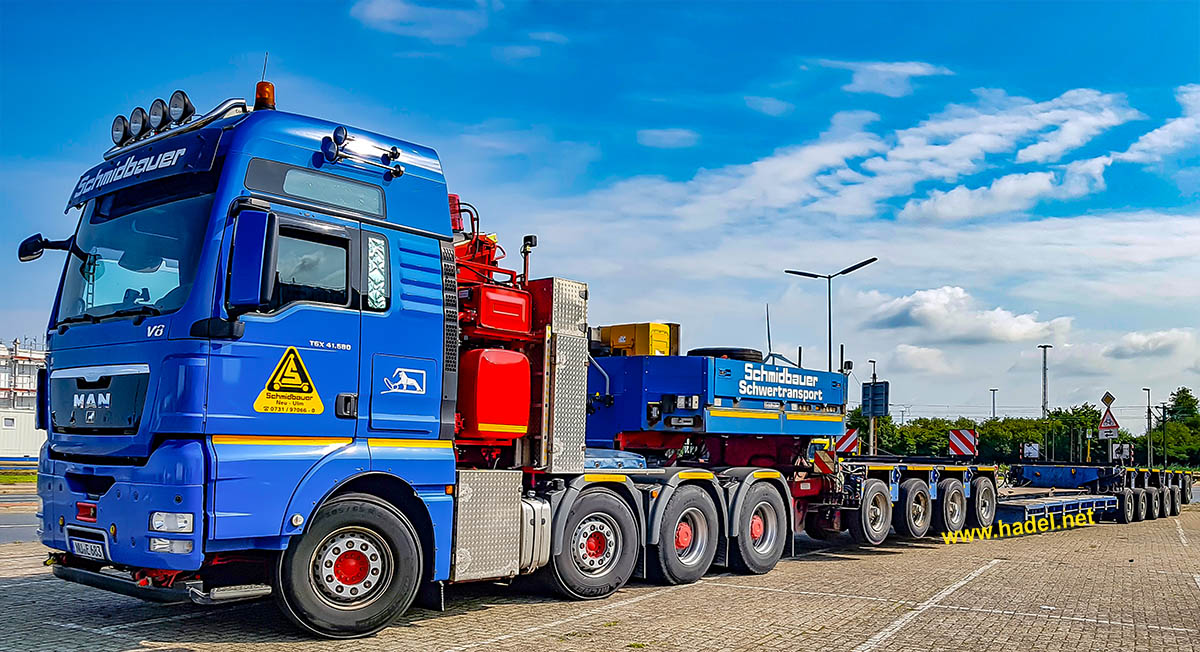 some heavy haulage trucks waiting in Port Bremerhaven>                 				 </div>
			<div class=